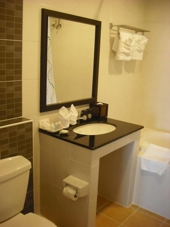 Ampo Residence Ayutthaya Bagian luar foto