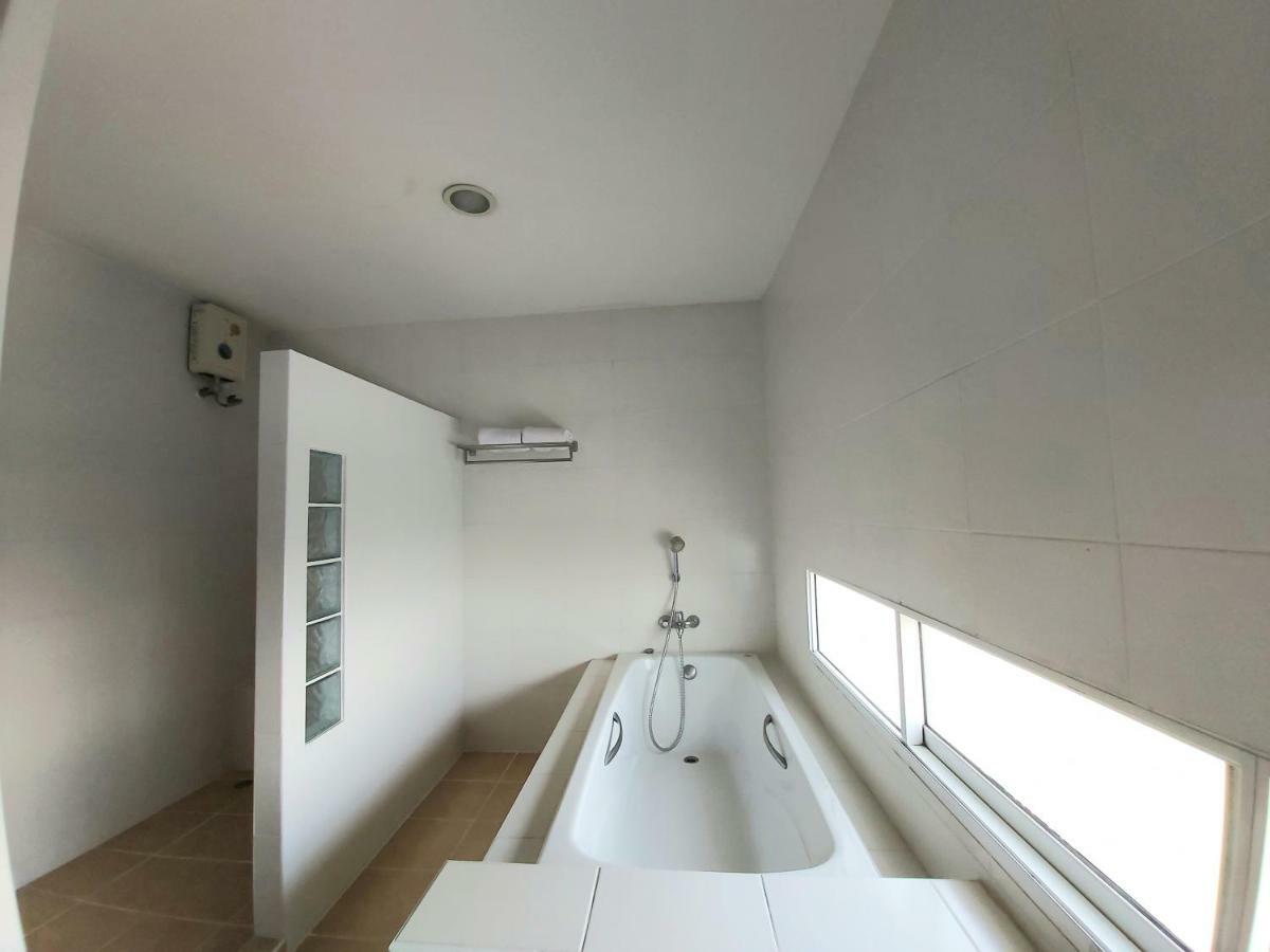 Ampo Residence Ayutthaya Bagian luar foto